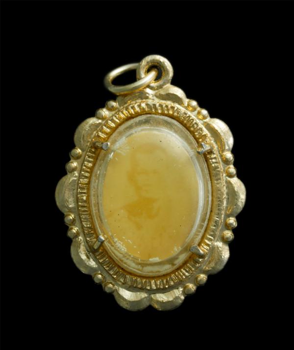 ล็อกเก็ตรุ่นแรก หลวงปู่คร่ำ วัดวังหว้า อ.แกลง จ.ระยอง ปี2517 ที่ระลึกงานผูกพัทธสีมา หลวงปู่ทิมรวมปลุกเสก(1/2) พระเก่าน่าเก็บสะสม | https://kamulet.in.th