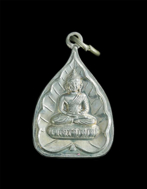 เหรียญพระพุทธใบโพธิ์ วัดเพรียง หลวงพ่อสุนทร ฐิตสุนทโร(พระครูสถิตพจนสุนทร).ต.โพไร่หวาน อ.เมือง จ.เพชรบุรี งานผูกพัทธสีมาปิดทองฝังลู [..] | https://kamulet.in.th