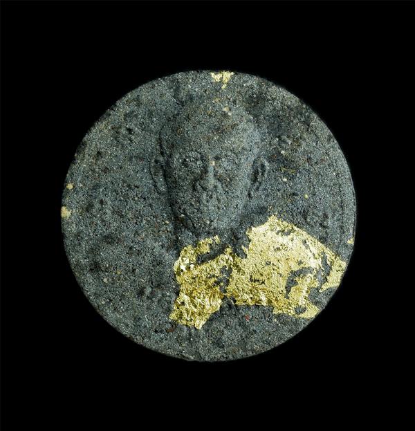 พระผงหลวงพ่อคง รุ่น1 ปี2552 ผู้ให้กำเนิดวัดล่าง อ.บางประกง จ.ฉะเชิงเทรา เนื้อผงใบลาน ปิดทองในพิมพ์ สร้างน้อยหายาก น่าเก็บสะสม | https://kamulet.in.th