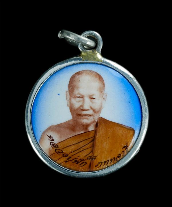 ล็อกเก็ต หลวงปู่ฟัก ภัททจารี(พระมงคลภาวนาวิกรม) วัดเขาวงพระจันทร์ อ.โคกสำโรง จ.ลพบุรี รุ่นฉลองครบรอบ 91 ปี พ.ศ.2551 พระเก่าสวยน่าเ [..] | https://kamulet.in.th