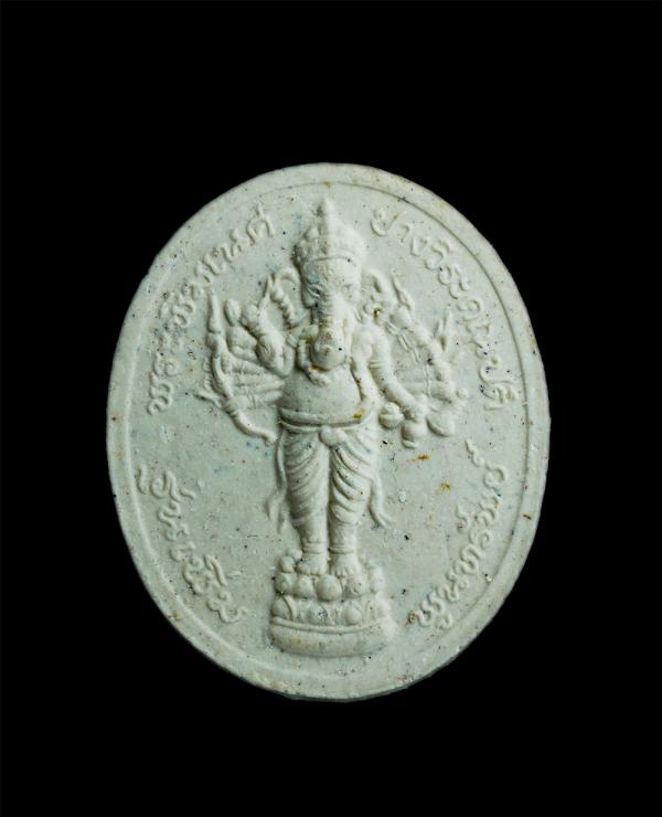 พระพิฆเนศเนื้อผง ปางวีระคณปติ ปี2554 หลวงพ่อพระครูไพบูลธรรมคุณ วัดคลองพลูเก่า ต.คลองพลู อ.หนองใหญ่ จ.ชลบุรี เนื้อผงพุทธคุณ ผงว่าน | https://kamulet.in.th