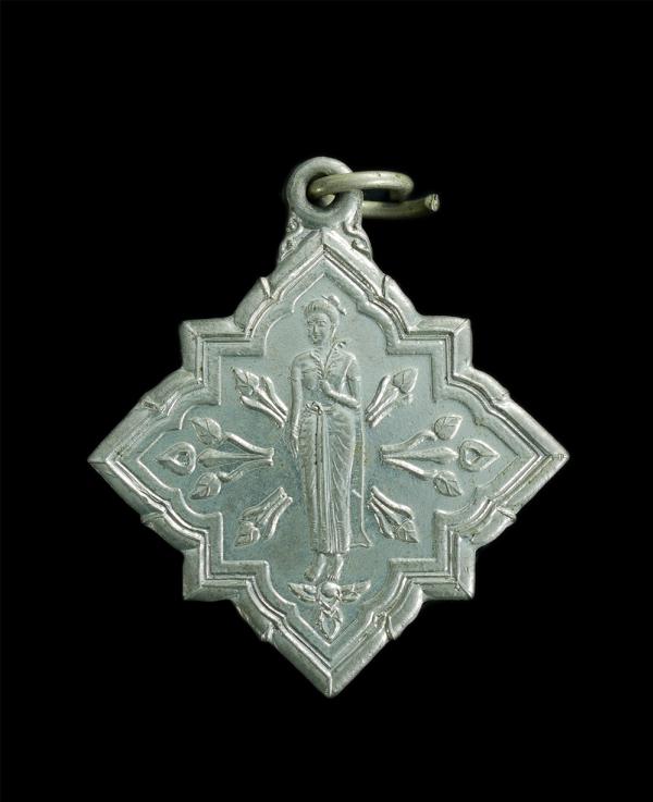 เหรียญเจ้าแม่ทับทิม ณ เกาะเสม็ด จ.ระยอง ปี9.9.99(วันที่9 เดือน7 ปี2542) งานฉลองศาลเจ้า เนื้ออัลปาก้า พระสวยสภาพดี พิธีใหญ่ น่าเก็บ [..] | https://kamulet.in.th