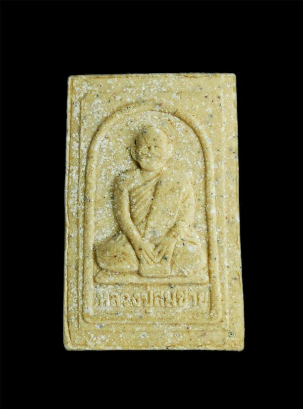 พระสมเด็จหลังรูปเหมือน หลวงพ่อสมชาย ฐิตวิริโย(พระวิสุทธิญาณเถร) รุ่นสร้างเจดีย์ วัดเขาสุกิม จ.จันทบุรี ปี2538 เนื้อผงพุทธคุณ ผงว่า [..] | https://kamulet.in.th