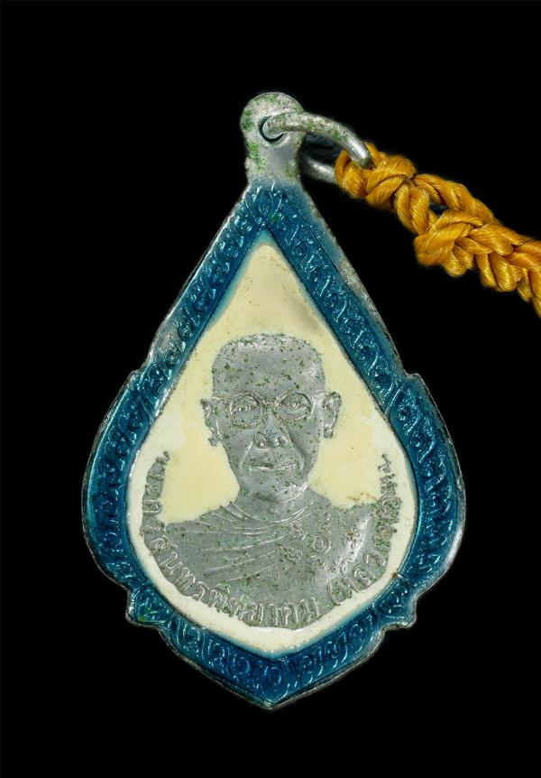 เหรียญหลวงพ่อพุก(พระครูกบินทร์จริยาธิมุต) หลังหลวงพ่อหุ่น(พระครูสุนทรพิทยาคม) วัดพระยาทำ จ.กบินทร์บุรี เนื้ออัลปาก้าลงยา พระเก่าสว [..] | https://kamulet.in.th