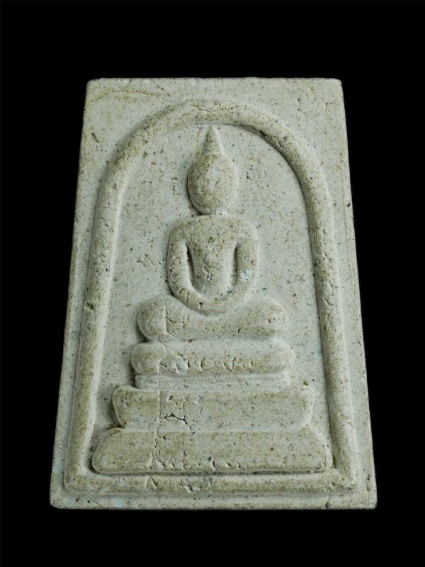 พระสมเด็จหลังรูปเหมือน หลวงพ่อสมชาย ฐิตวิริโย วัดเขาสุกิม จ.จันทบุรี รุ่นสร้างเจดีย์ ปี2539 เนื้อผงพุทธคุณ ผงว่าน | https://kamulet.in.th