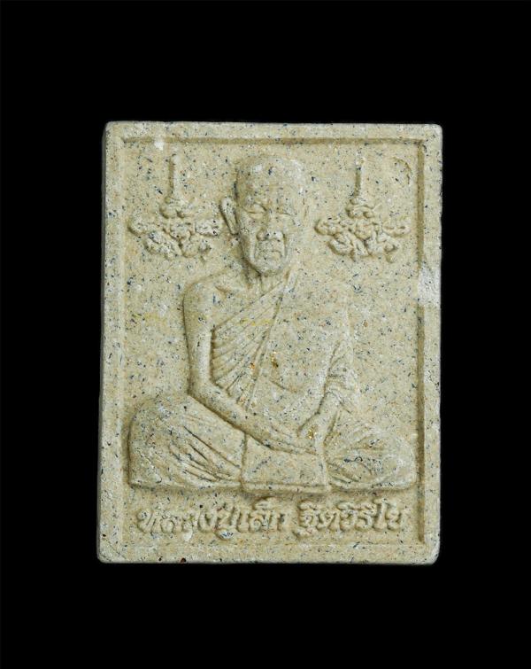 พระผงรูปเหมือนหลังรุปถ่ายหลวงปู่เล็ก ฐิตวิริโย วัดทำนบ ออกวัดมะนาวหวาน จ.อ่างทอง เนื้อผงพุทธคุร ผงว่าน พระเก่าสวยมวลสารดี หลังรูปถ [..] | https://kamulet.in.th