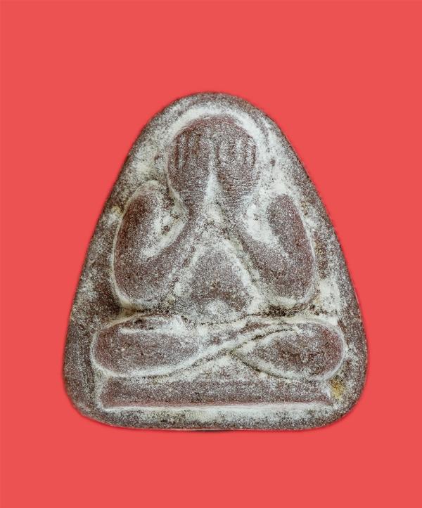 พระกริ่งปิดตา มหาลาภ หลวงพ่อพุมมี วัดหินปักเหนือ ต.หินปัก อ.บ้านหมี่ จ.ลพบุรี เนื้อผงพุทธคุณ ผงว่าน สีน้ำตาลเข้ม พระเก่าสวย มวลสาร [..] | https://kamulet.in.th