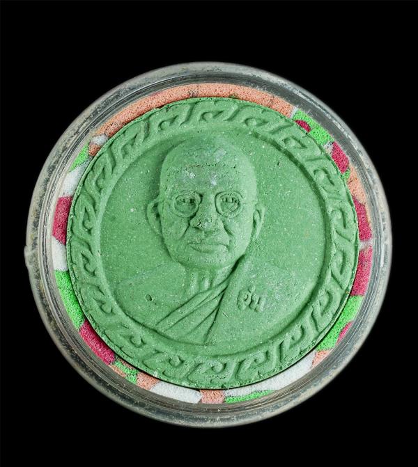 พระผงรูปเหมือนหลวงพ่ออุ่น หลังยันต์ฝังตะกรุดเงิน เนื้อผงพุทธคุณ สีเขียว | https://kamulet.in.th