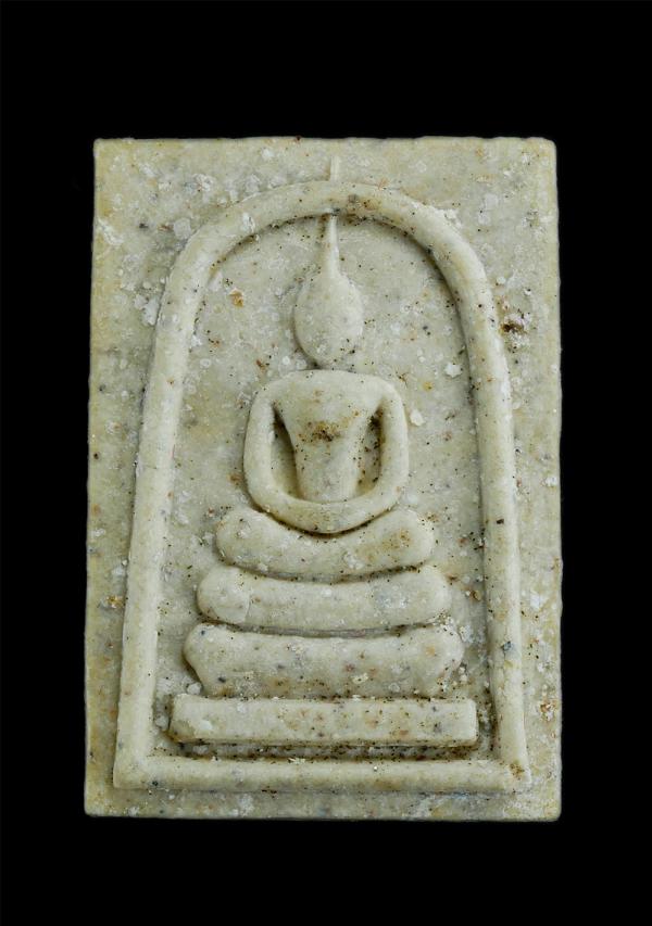 พระสมเด็จพุฒาจารย์ โต พรหมรังสี วัดระฆังโฆสิตาราม กรุงเทพ ฯ รุ่นกาญจนาภิเษก 50 ปี พิธีปลุกเสก เสาร์5 พ.ศ. 2539 พิมพ์เล็ก เนื้อผงพุ [..] | https://kamulet.in.th