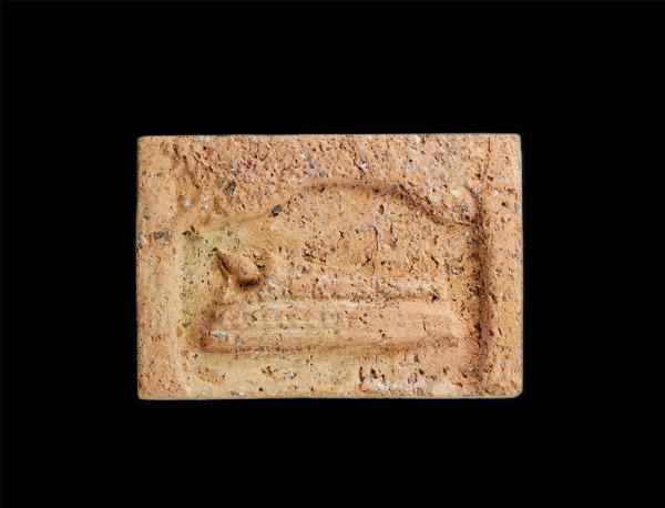 พระผงหลวงพ่อเเดง ปี2553 เนื้อกระเบื้องหลังคาวิหาร อายุ400 ปี ผ่านการทำพิธีมาแล้วมากมาย รุ่นบูรณะวิหาร หลวงพ่อแดง เป็นพระพุทธรูปที่ [..] | https://kamulet.in.th