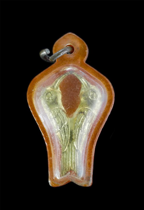 นกสาริกา หลวงปู่ทิม วัดละหารไร่ อ.บ้านค่าย จ.ระยอง ปี2517 แจกงานปิดทองฝังลูกนิมิต นกสาริกา เป็นนกมหาเสน่ห์ เมตตามหานิยมค้าขายดี เจ [..] | https://kamulet.in.th