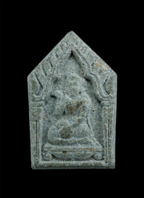 พระผงแม่นางกวัก หลังรูปเหมือนหลวงพ่อสมคิด อนาลโย วัดเขาช่องเสด็จ อ.เมือง จ.กาญจนบุรี เนื้อผงพุทธคุณ ผงว่านผสมเกศา(มีเกศา) พระเก่าส [..] | https://kamulet.in.th