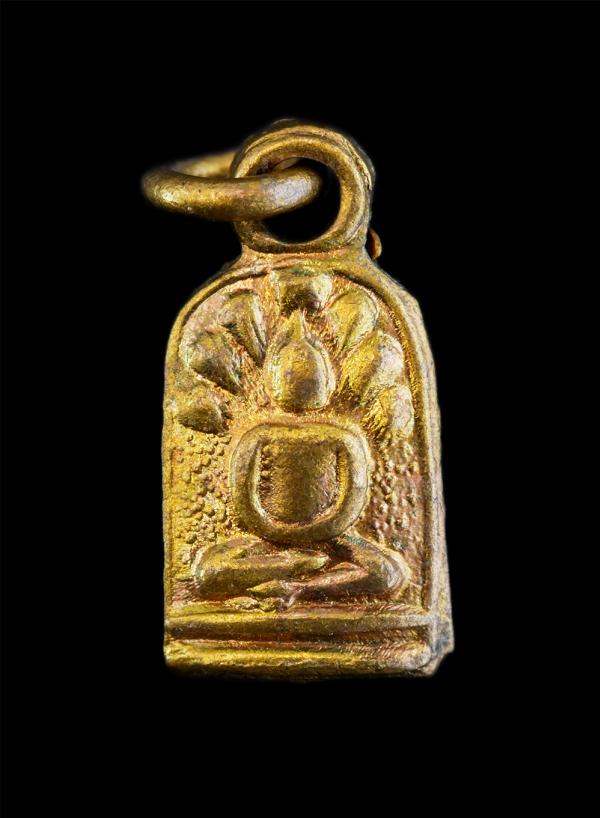 เหรียญพระปรกใบมะขาม อาจารย์นวม วัดอนงคาราม ปี2495 วัตถุมงคลพระเครื่องอีกแบบหนึ่งของสมเด็จพระพุฒาจารย์ (นวม) วัดอนงคงคาราม ผู้สร้าง [..] | https://kamulet.in.th