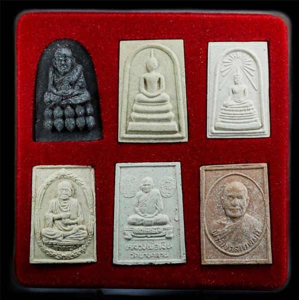 พระผงจิตรดา ชุดที่ระลึกพิธีมหาพุทธาภิเษก เสาร์ ๕ (ขึ้น ๕ ค่ำ เดือน ๕) พระผงสุดยอดพุทธคุณมวลสาร จิตรลดา และมวลสารพระพุทธศักดิ์สิทธิ [..] | https://kamulet.in.th