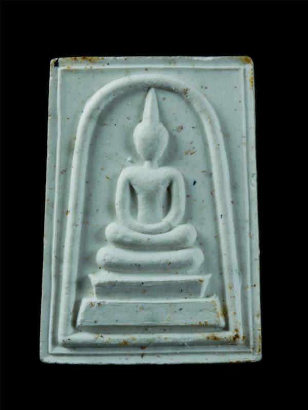 พระสมเด็จหลังรูปเหมือนหลวงปู่บุดดา ถาวโร แซยิด98ปี พ.ศ.2536 วัดกลางชูศรีเจริญสุข จ.สิงห์บุรี เนื้อผงพุทธคุณ ผงวา่น พระเก่าสวย มวลส [..] | https://kamulet.in.th