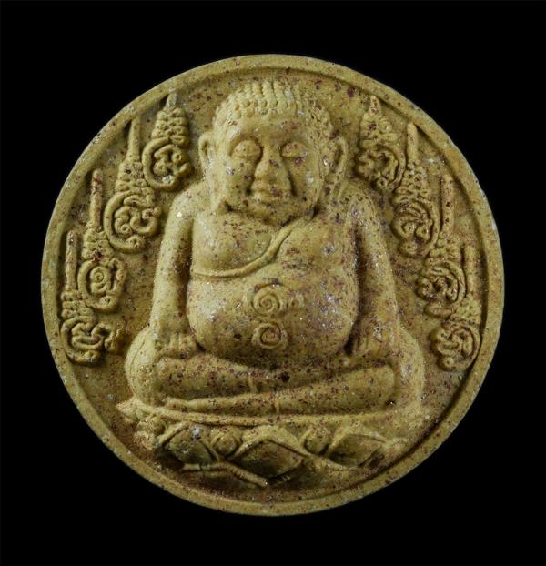 พระสังกัจจายน์เรียกทรัพย์ รุ่น ไตรมาส ๕๐ หลวงปู่กาหลง (เขี้ยวแก้ว) เตชวณฺโณ วัดเขาแหลม จ.สระแก้ว พ.ศ.2550 เนื้อผงพุทธคุณผสมว่าน 10 [..] | https://kamulet.in.th