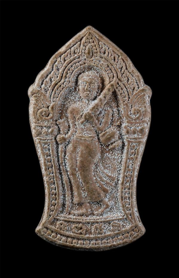 พระสิวลีหลังรูปเหมือน หลวงพ่อทอง สจฺจวโร (พระครูสุวรรณพัฒนกิจ) วัดลำกะดาน แขวงสามวาตะวันออก เขตคลองสามวา กรุงเทพมหานคร เนื้อผงพุทธ [..] | https://kamulet.in.th