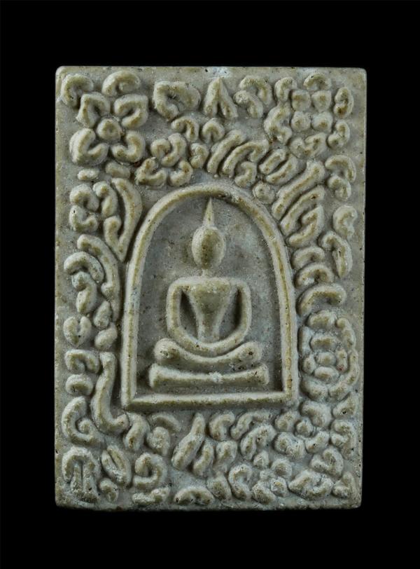 พระสมเด็จซุ้มดอกไม้ หลังพระนารายณ์ รุ่นแรก หลวงพ่อย้งค์ ชโนรโส(พระครูวชิรสุขารมย์) วัดหาดเจ้าสำราญ อ.เมือง จ.เพชรบุรี เนื้อผงพุทธค [..] | https://kamulet.in.th