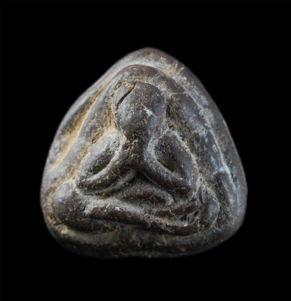 พระปิดตาเนื้อผงเก่า หลังยันต์ นะ ไม่ทราบที่ | https://kamulet.in.th