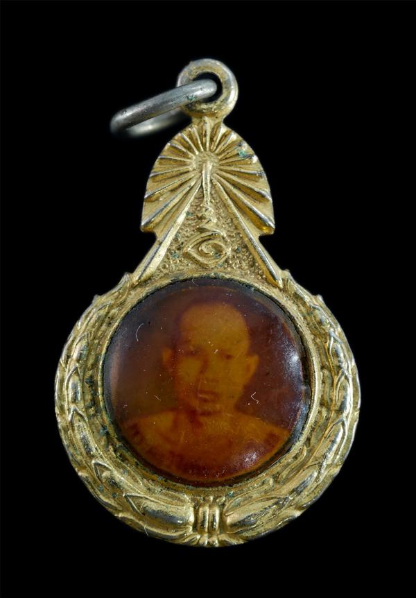 ล็อกเก็ตหลวงปู่ดี(พระครูวิจิตรธรรมประโพธ) วัดเกาะศาลพระ อ.วัดเพลง จ.ราชบุรี ที่ระลึกงานผูกพัทธสีมา ปี2526 เนื้อกะไหล่ทอง พระเก่าสว [..] | https://kamulet.in.th