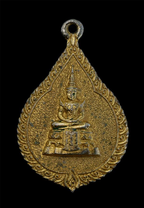 เหรียญพระแก้วมรกต วัดเลา บางขุนเทียน กรุงเทพมหานคร พ.ศ.2519 เนื้อกะไหล่ทอง รุ่นสมทบทุนไทยช่วยไทย พิธีมหาพุทธาภิเษกยิ่งใหญ่ สุดยอดพ [..] | https://kamulet.in.th