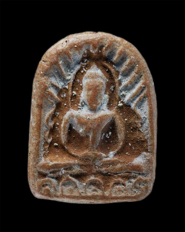 พระสมเด็จซุ้มกอ แร่เหล็กไหล รุ่นเมตตามหาลาภ หลวงปู่ลอด ธรรมคุโณ วัดล้านขวด(วัดป่ามหาเจดีย์แก้ว) ต.โนนสูง อ.ขุนหาญ จ.ศรีสะเกษ พ.ศ.2 [..] | https://kamulet.in.th