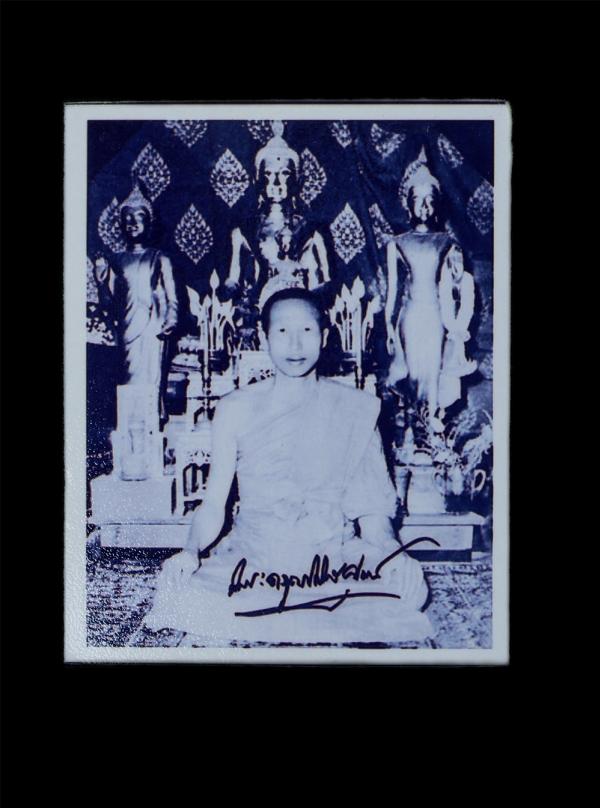 รูปถ่ายหลวงพ่อเกลี้ยง มนุญฺโญ (พระครูพิศิษฐชโลปการ) วัดเนินสุทธาวาส จ.ชลบุรี พระเกจิดังต้นตำรับ หนุมานชาญสมร วัตถุมงคลของท่านมีประ [..] | https://kamulet.in.th