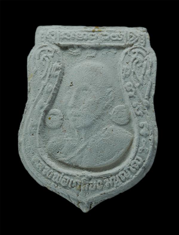 พระผงพิมพ์เสมา หลังยันต์ตรีสิงเห ปั้มหมึกดำ หลวงปู่เกลี้ยง มนุญฺโญ (พระครูพิศิษฐชโลปการ) วัดเนินสุทธาวาส อ.เมือง จ.ชลบุรี ปี2539 เ [..] | https://kamulet.in.th