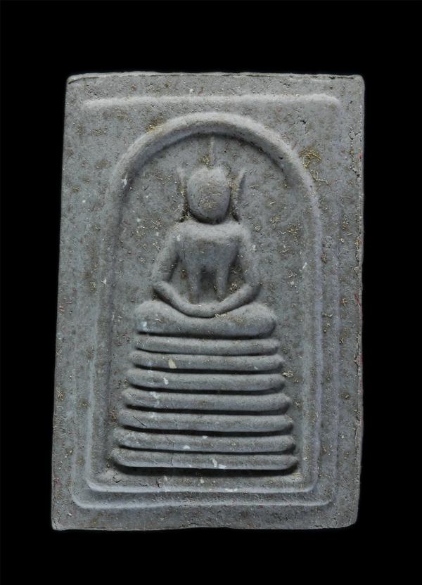 พระสมเด็จพญางิ้วดำเพิ่มทรัพย์ วัดโพธิ์ศรีสว่างวราราม บ.หนองหว้า ต.หนองขมาร อ.คูเมือง จ.บุรีรัมย์ หลังยันต์ ปั้มตราวัด เนื้อผงพุทธค [..] | https://kamulet.in.th