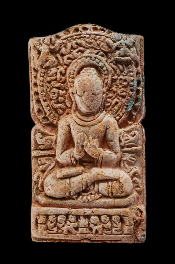 พระคันธราช หรือ พระพุทธเจ้าปางปฐมเทศนา รุ่น 1 หลวงพ่อสุวัฒน์ คัมภีร์ปัญโญ วัดถ้ำเขาปรางค์ ต.นิคมลำนารายณ์ อ.ชัยบาดาล จ.ลพบุรี พ.ศ. [..] | https://kamulet.in.th