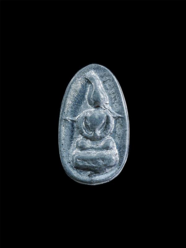 พระพิจิตรเม็ดข้าวเม่า ๙๓๙ รุ่นปีฉลองย้อนรอยอดีตพิจิตรสถาพร ๙๓๙ พ.ศ.2540 เนื้อชิน ผสมมวลสารพระพิจิตรเม็ดข้าวเม่ากรุเก่าจำนวนมาก ตอก [..] | https://kamulet.in.th