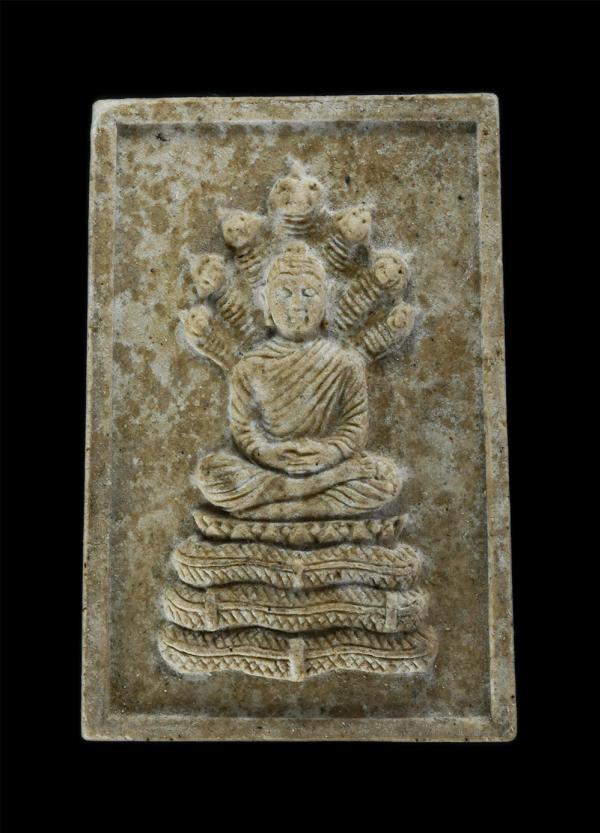 พระสมเด็จนาคปรก หลวงปู่ครูบาบุญปั๋น ธมฺมปญฺโญ วัดร้องขุ้ม อ.สันป่าตอง จ.เชียงใหม่ รุ่นอายุวัฒนมงคล 88 ปี พ.ศ. 2538 เนื้อผงพุทธคุณ  [..] | https://kamulet.in.th