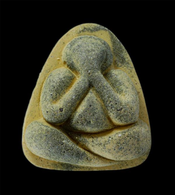 พระปิดตาปลดหนี้ หลวงปู่คม คมวฑฺฒโน วัดเขาเจริญสุข ต.เขาหินซ้อน อ.พนมสารคาม จ.ฉะเชิงเทรา เนื้อผงพุทธคุณ ผสมเกศา โรยผงตะไบทอง สร้างน [..] | https://kamulet.in.th