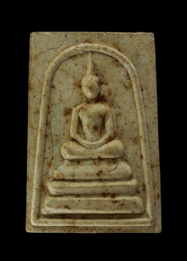 พระสมเด็จผงอิทธิเจ นะหน้าทอง หลังยันต์พญาเงินมา หลวงปู่ปรง วัดธรรมเจดีย์ จ.สิงห์บุรี เป็นพระผงที่มีประสบการณ์สูงมาก เด่นทางเมตตามห [..] | https://kamulet.in.th