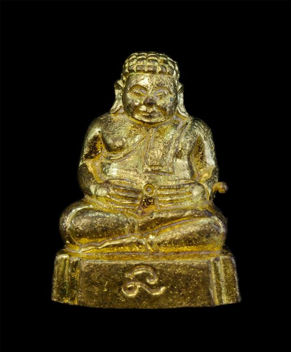 พระสังกัจจายน์มหาลาภ รุ่น 1 พระอาจารย์รำไพ ปริสุทโธ  สำนักสงฆ์วัดเนินพูลศิลป์ ต.เข้าแก้ว อ.ท่าใหม่ จ.จันทบุรี เนื้อทองผสม ที่ระลึก [..] | https://kamulet.in.th