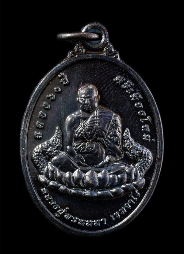 เหรียญหลวงปู่พรหมมา เขมจาโร หลังหลวงปู่ฤาษีสมชาย วิจิตโต ฉลอง 60 ปี พ.ศ.2561 ศรีเมืองใหม่ รุ่นพิเศษ วัดสวนหิน ฝานางคอย อ.ศรีเมืองใ [..] | https://kamulet.in.th