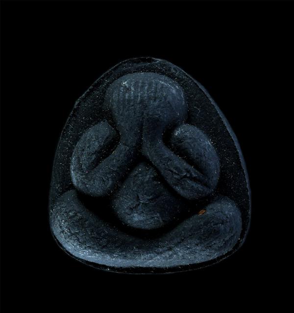 พระปิดตาหลังหนุมานเชิญธง หลวงปู่เกลี้ยง มนุญฺโญ (พระครูพิศิษฐชโลปการ) วัดเนินสุทธาวาส อ.เมือง จ.ชลบุรี ปี2545 เนื้อผงพุทธคุณ ผงใบล [..] | https://kamulet.in.th