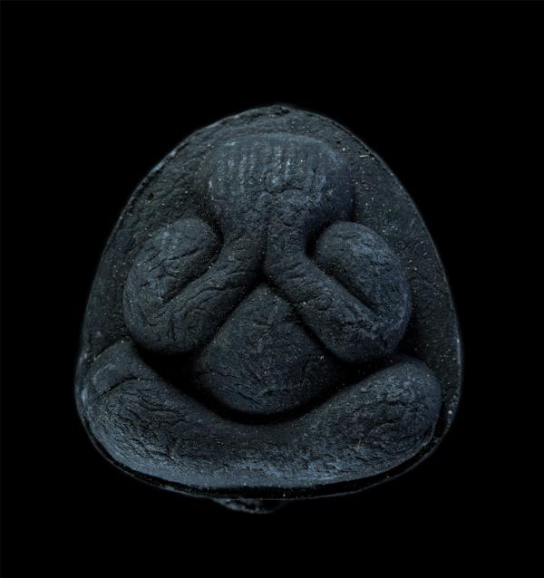 พระปิดตาหลังหนุมานเชิญธง หลวงปู่เกลี้ยง มนุญฺโญ (พระครูพิศิษฐชโลปการ) วัดเนินสุทธาวาส อ.เมือง จ.ชลบุรี ปี2545 เนื้อผงพุทธคุณ ผงใบล [..] | https://kamulet.in.th