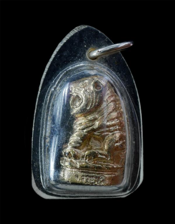 เสือหล่อโบราณ หลวงพ่อหวล ขันติสาโร วัดชาวเหนือ ต.บ้านไร่ อ.ดำเนินสะดวก จ.ราชบุรี เนื้อทองผสม เสือเก่าสวย | https://kamulet.in.th