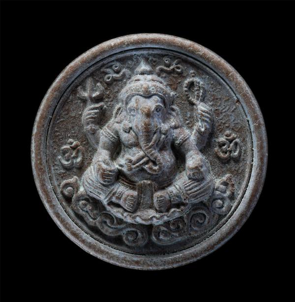 พระพิฆเนศม หาเทพแห่งความสำเร็จ หลังยันต์โอม  เนื้อผงเก่า  | https://kamulet.in.th