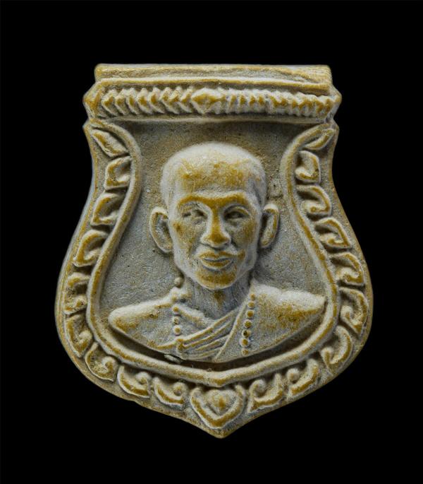 พระผงรูปเหมือน พิมพ์เสมา หลวงพ่อทองกลึง สุนทโร (พระครูสุนทรคุณธาดา) วัดเจดีย์หอย อ.ลาดหลุมแก้ว จ.ปทุมธานี ปี2520 เนื้อผงพุทธคุณ ผง [..] | https://kamulet.in.th