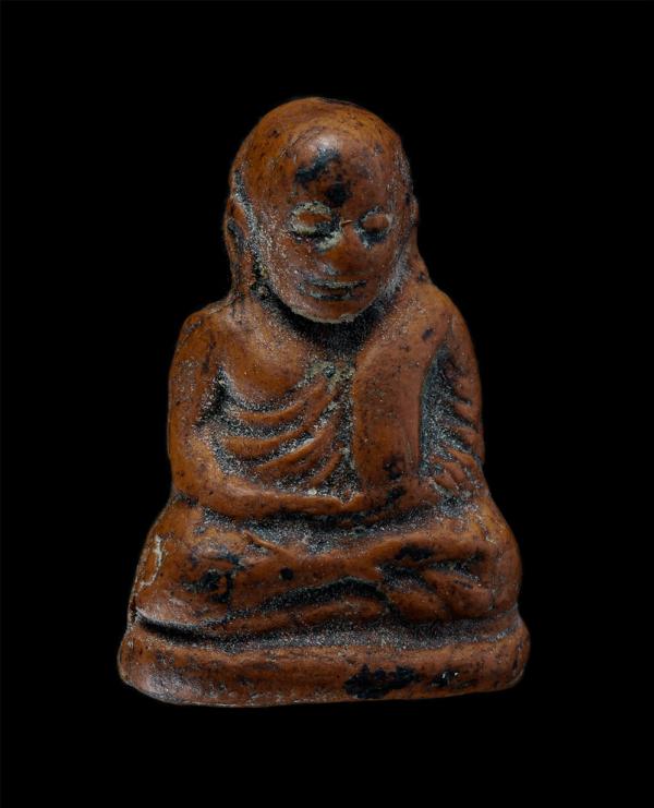 พระผงรูปเหมือนหลวงพ่อเงิน วัดบางคลาน รุ่น1 ที่ระลึกในการสร้างเมรุ วัดโสภณาราม จ.ปทุมธานี เนื้อดิน พระเก่าสวย มวลสารดี พร้อมกล่องเด [..] | https://kamulet.in.th