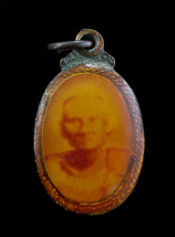 ล็อกเก็ตเก่าหลวงพ่อเกษร หลังหลวงปู่ยิ้ม สิริโชติ(พระครูพรหมวิหารคุณ) วัดเจ้าเจ็ด อ.เสนา จ.อยุธยา พระเกจิอาจารย์ดังแห่งกรุงศรีอยุธย [..] | https://kamulet.in.th