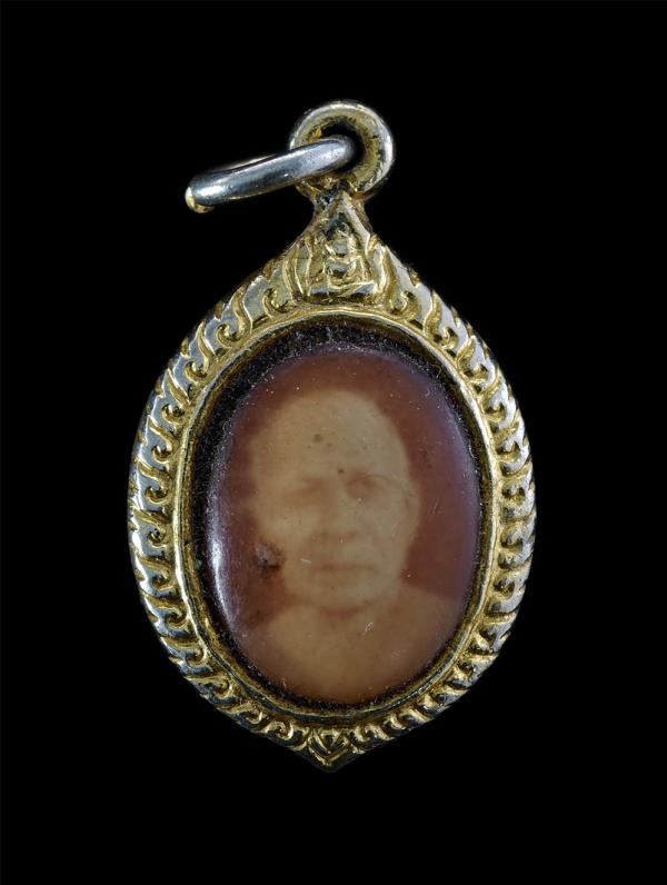 ล็อกเก็ตเก่าหลวงพ่อสด วัดปากน้ำ ภาษีเจริญ เนื้อกะไหล่ทอง | https://kamulet.in.th