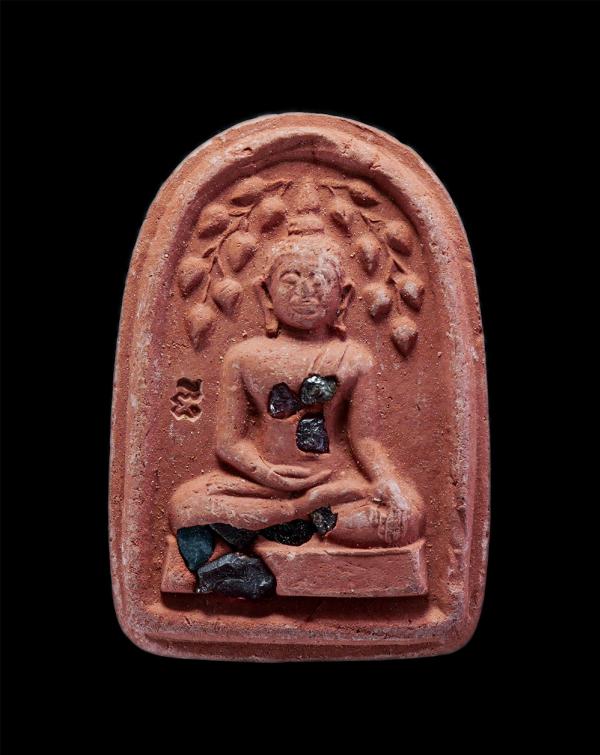 พระสมเด็จพิมพ์เล็บมือ หลวงพ่อดี อธิฐานจิตและลงอักขระพระคาถาทุกองค์ เนื้อผงพุทธคุณ ฝังพลอยปลุกเสก พระสวย มวลสารดี พร้อมซองเดิมๆ เนื [..] | https://kamulet.in.th