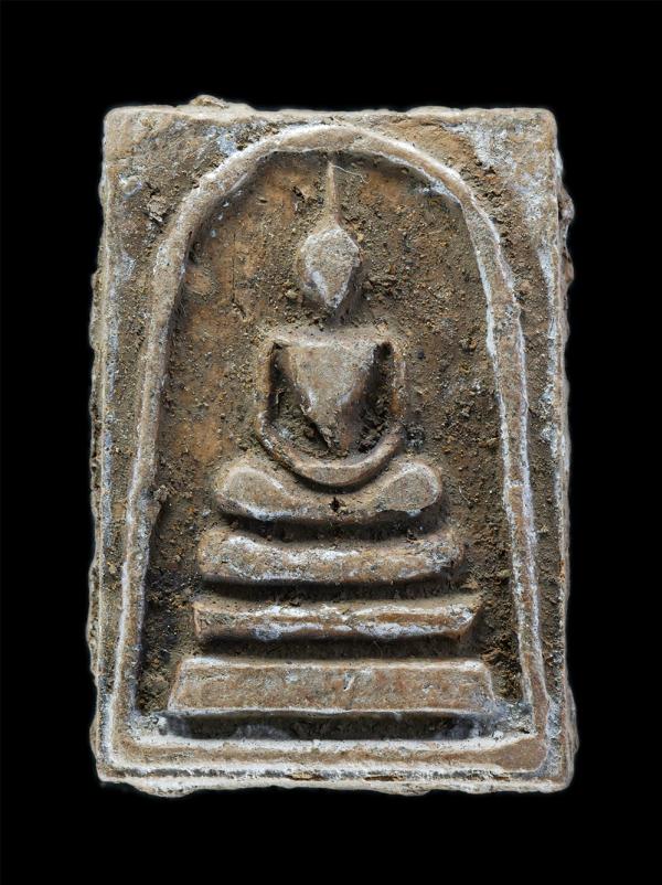 พระสมเด็จเนื้อดิน หลวงปู่ทิม วัดละหารไร่ อ.บ้านค่าย จ.ระยอง ปี2552 ทางวัดละหารไร่จัดสร้าง โดยหลวงปู่เชย เจ้าอาวาส ได้ใช้มวลสารเก่า [..] | https://kamulet.in.th