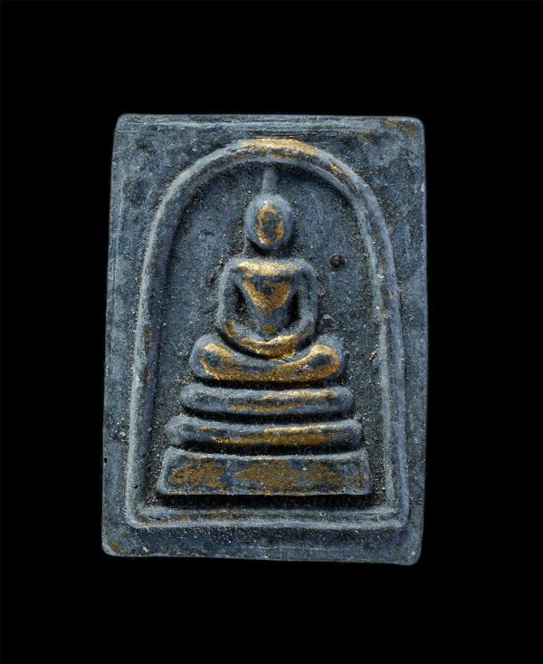 พระสมเด็หลับเรียบ ปัดทอง ฝังพลอย เนื้อผงพุทธคุณ ผงใบลานเก่า | https://kamulet.in.th