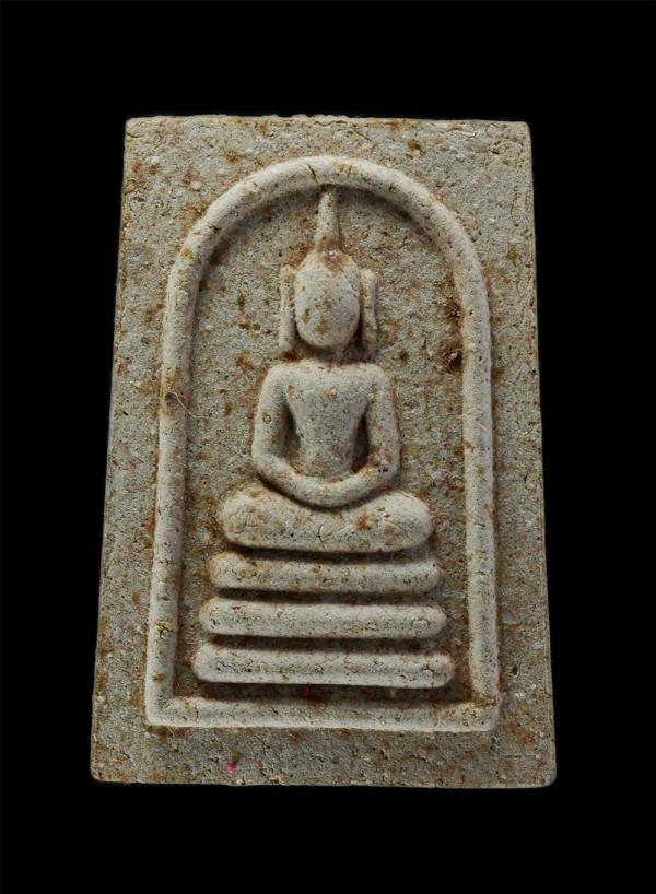 พระสมเด็จ วัดแลง ต.บ้านแลง อ.เมือง จ.ระยอง สร้างปี 2548 ที่ระลึกในงานปิดทองฝังลูกนิมิตและผูกสีมา ปี2549 เนื้อผงพุทธคุณ ผงว่าน ผงเก [..] | https://kamulet.in.th