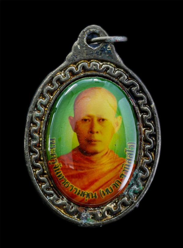 ล็อกเก็ตหลวงพ่อหยวก ฐานิสสโร (พระครูจันทรธรรมคุณ) วัดหนองหมูใต้ ต.หนองหมู อ.วิหารแดง จ.สระบุรี ปี2556 พระเก่าสวย พร้อมกล่องเดิมๆ | https://kamulet.in.th