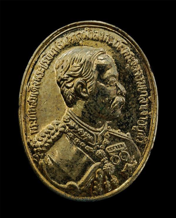 เหรียญ ร.5 หลังหลวงพ่อคูณ รุ่นคูณมหาเศรษฐี 9 บารมี วัดบ้านไร่ จ.นครราชสีมา ปี2536 เนื้อกะไหล่ทอง พระเก่าสวย สภาพดีพร้อมกล่องเดิมๆ  [..] | https://kamulet.in.th